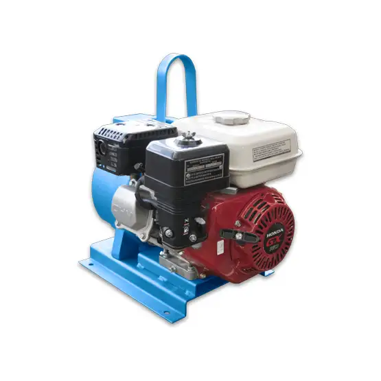 Vista posterior de la bomba autocebante modelo 13M-17M de Barmesa Pumps con motor a gasolina, utilizada en aplicaciones de riego y suministro de agua