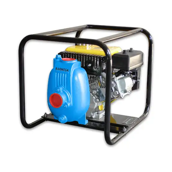 Bomba autocebante modelo 8M con motor a gasolina de Barmesa Pumps para aplicaciones de riego y drenaje